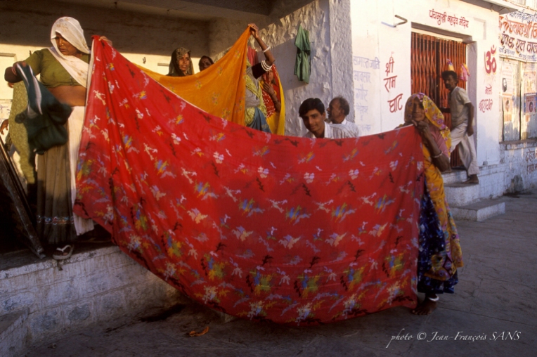UJJ 4261-IMG18 saris rouges Diap